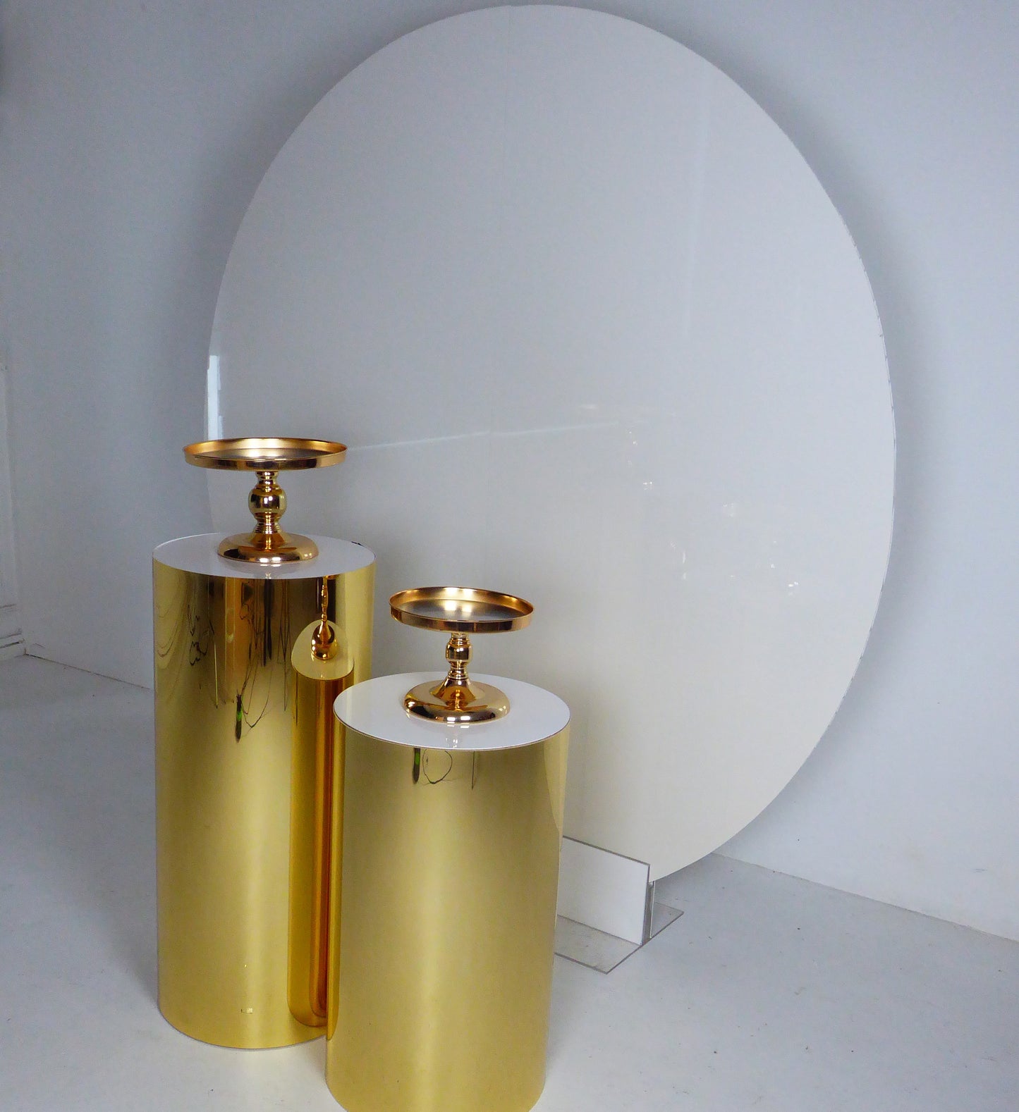 Hire White Circular Backdrop & Two Plinths